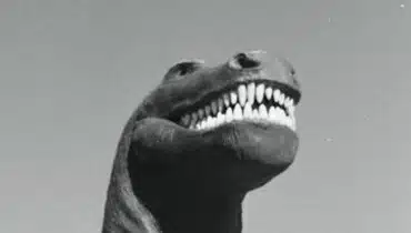 imaginea alb negru a unei machete a unui dinozaur